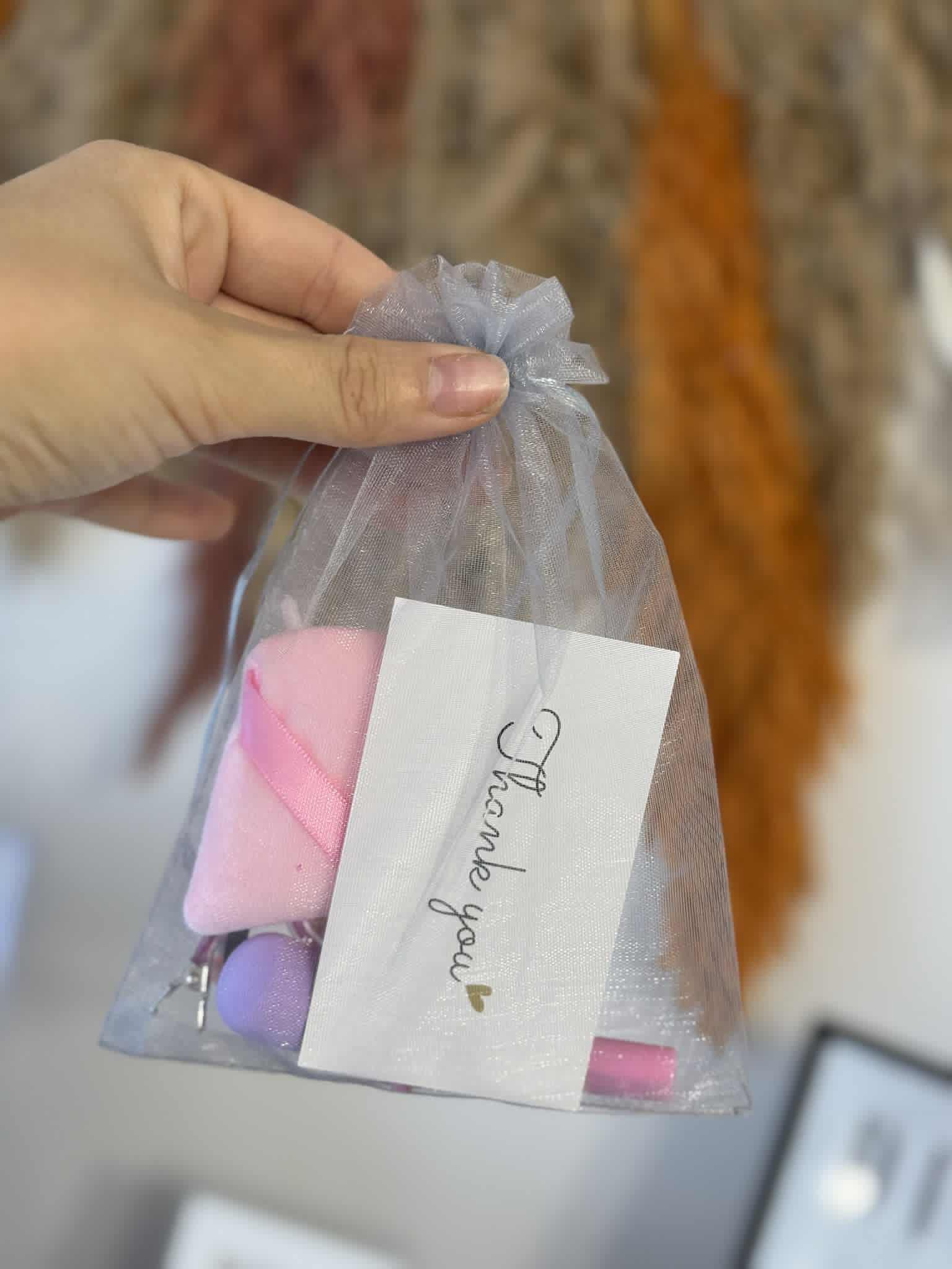 Kit de retuș machiaj în Timișoara – cum îți menții look-ul impecabil întreaga zi